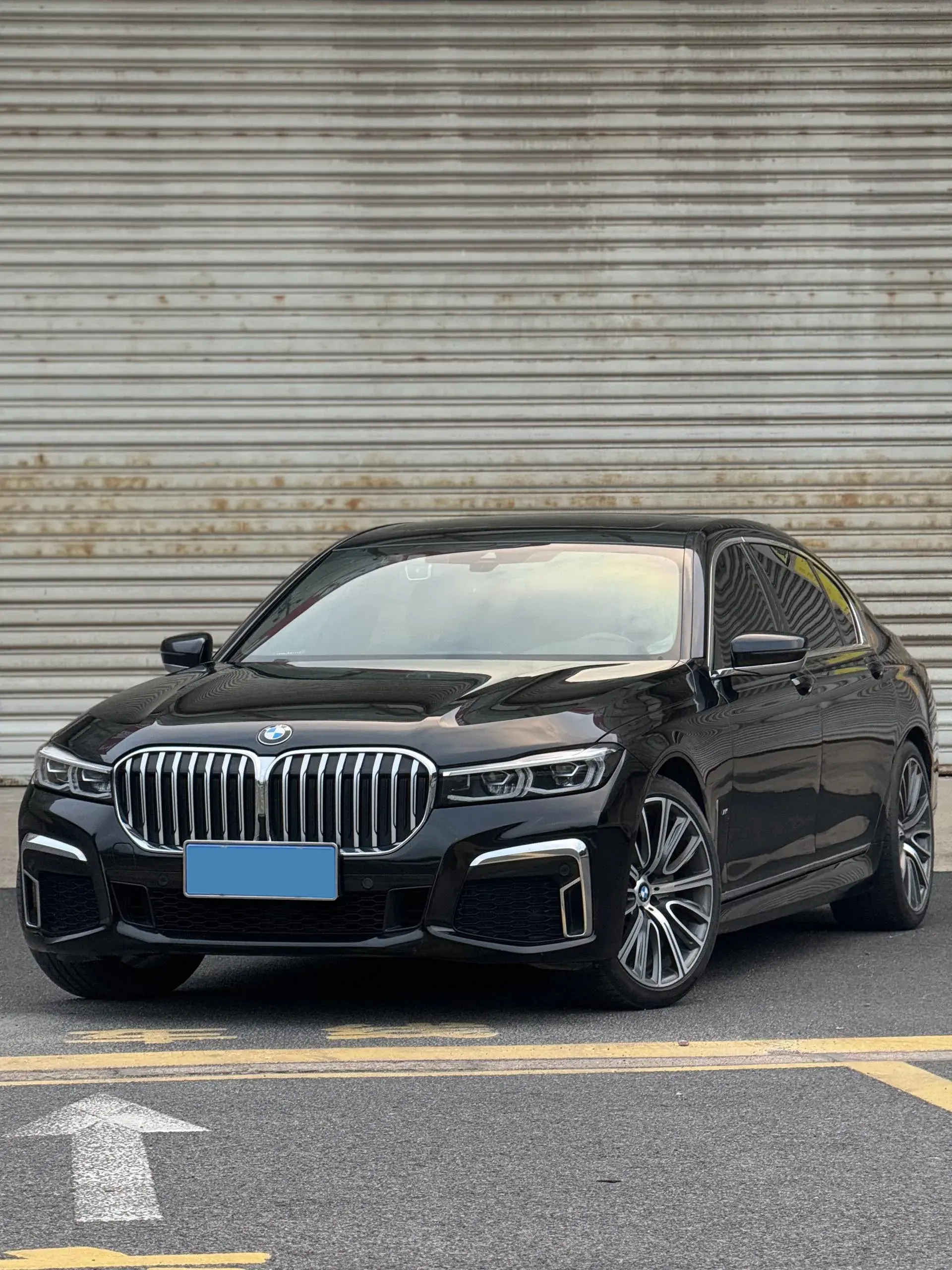 2019 BMW 7 view 1