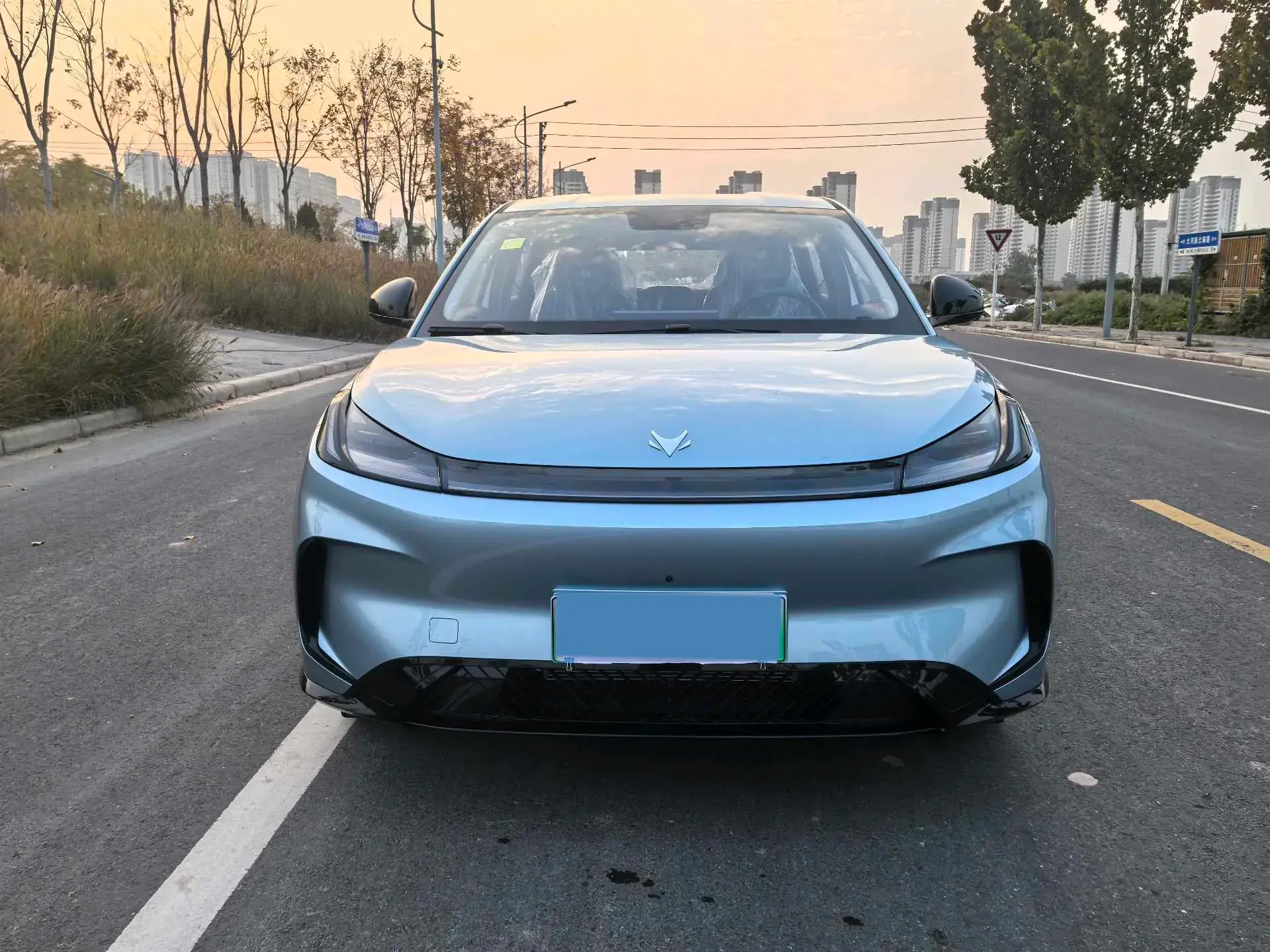 2025 ARCFOX T1 thumbnail 2