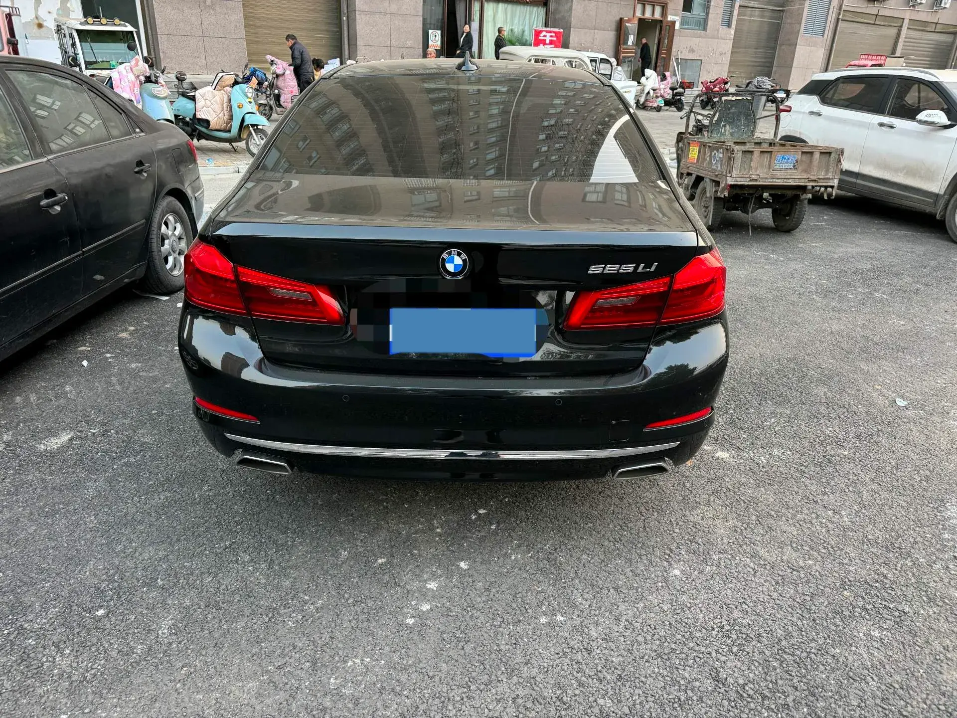 2020 BMW 5 thumbnail 3