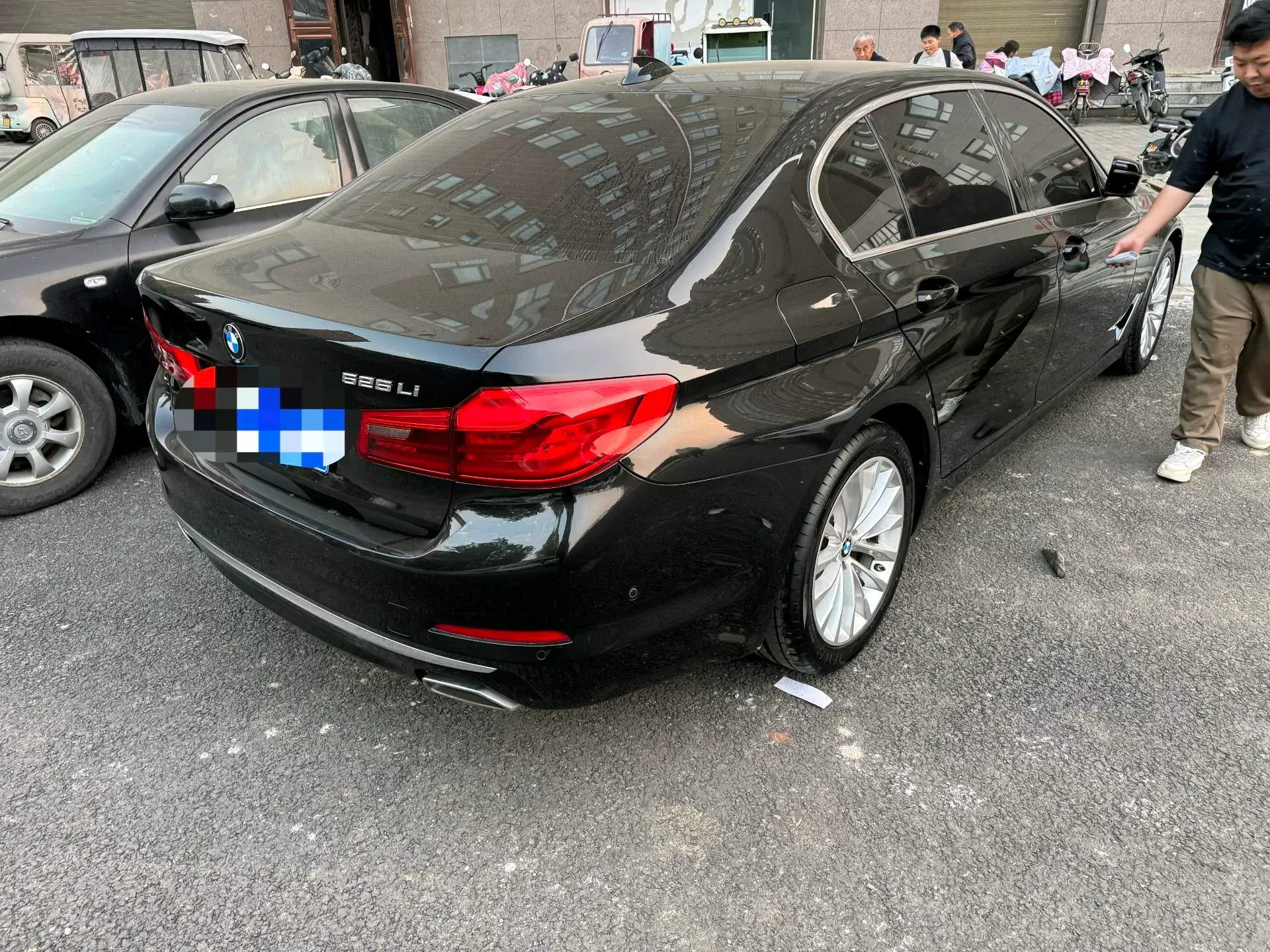 2020 BMW 5 thumbnail 4