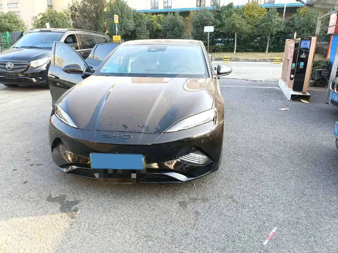 2023 BYD SEAL thumbnail 2