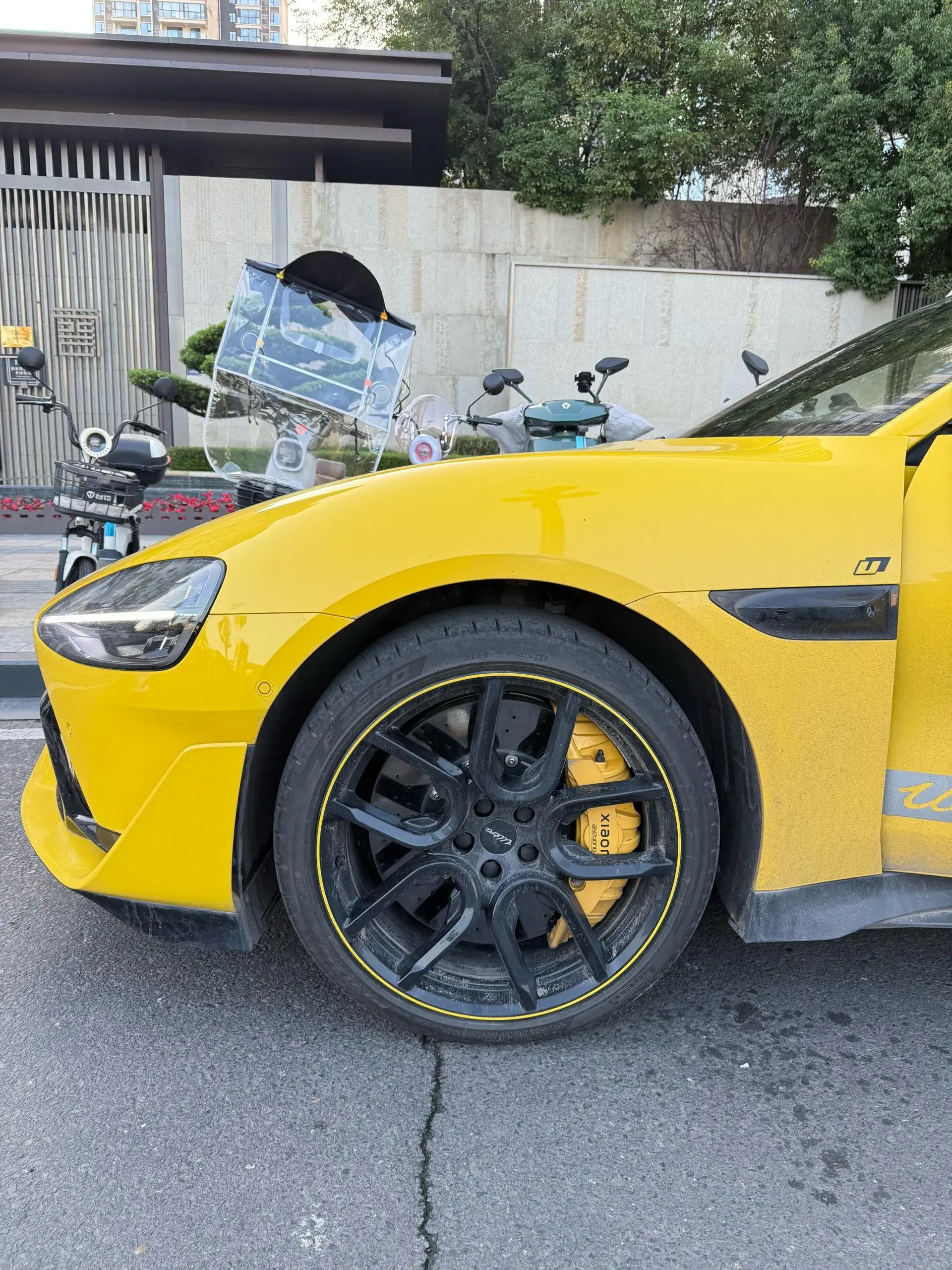 2025 MI SU7 thumbnail 4