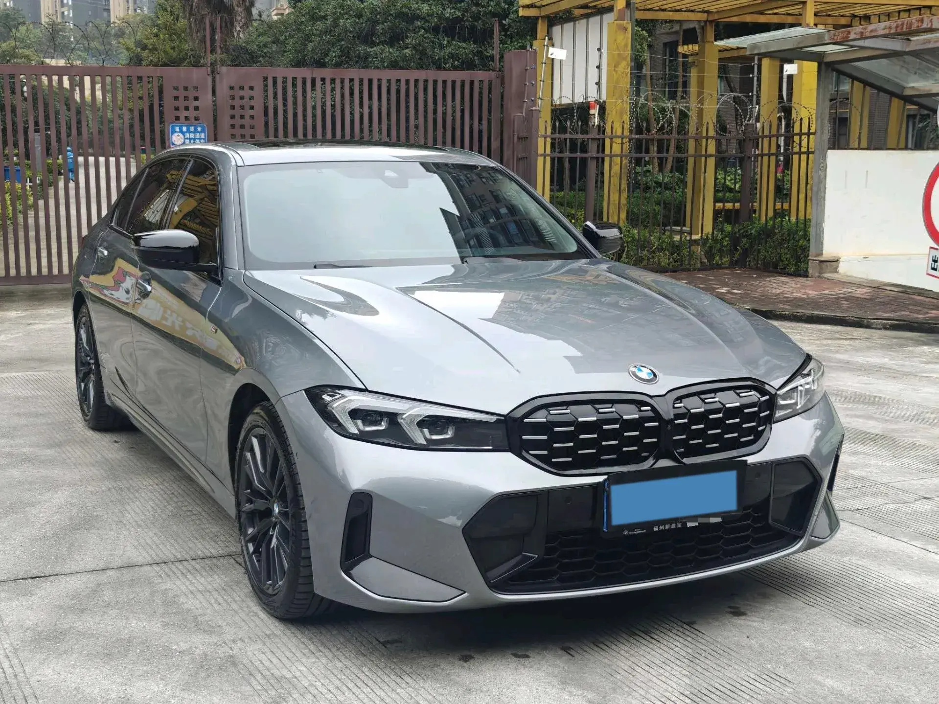 2023 BMW 3 thumbnail 3