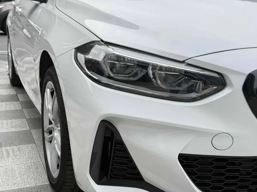 2022 BMW 1 thumbnail 2