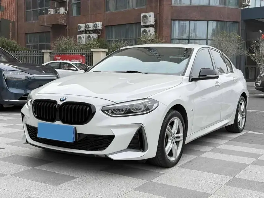 2022 BMW 1 view 1