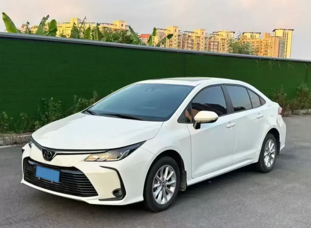 2022 TOYOTA COROLLA thumbnail 2