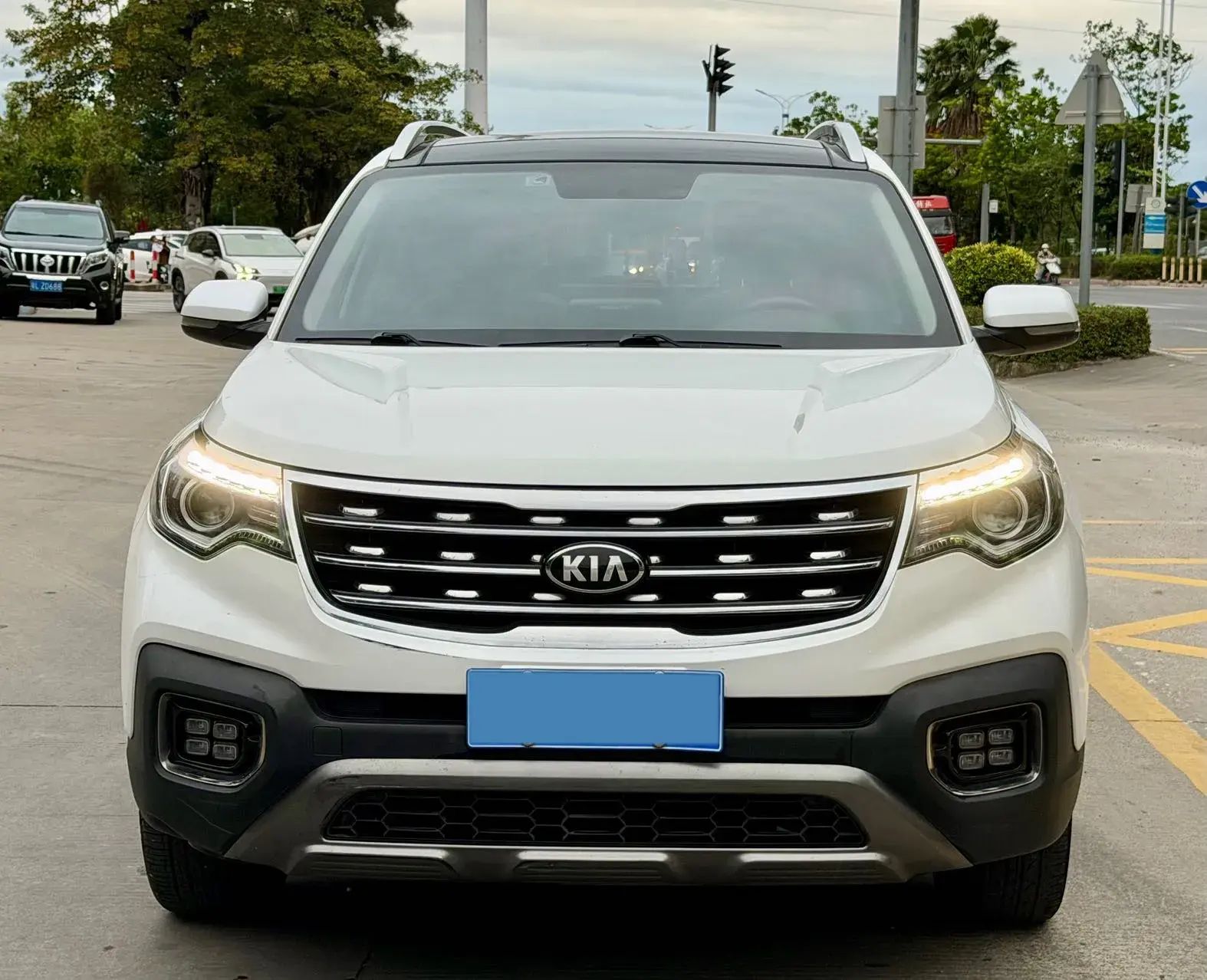 2019 KIA SPORTAGE thumbnail 2