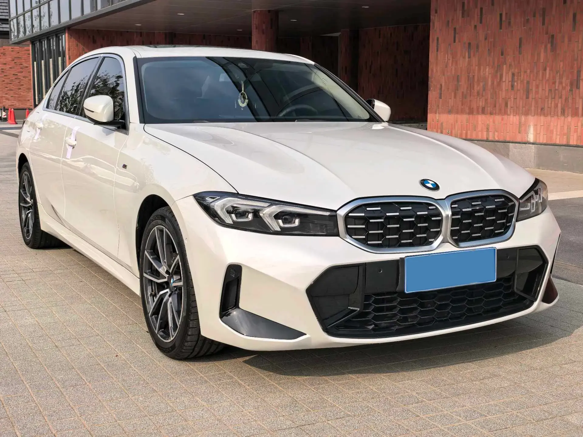 2024 BMW 3 thumbnail 3