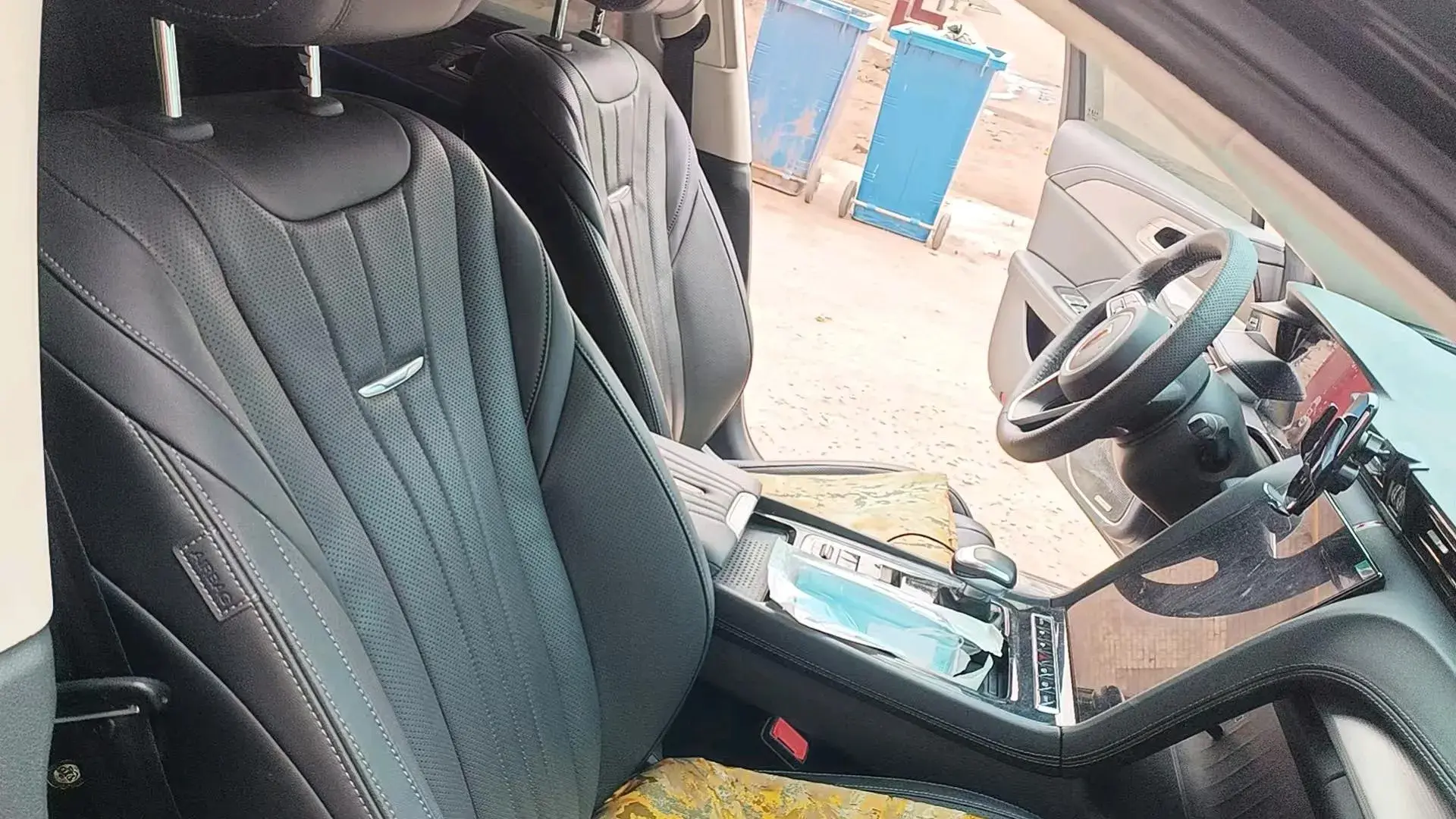 2023 HONGQI H5 thumbnail 3