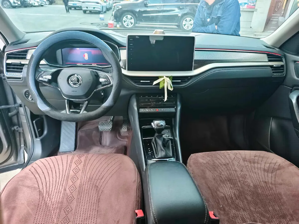 2022 Skoda Kodiak 2.0T 186HP L4 7DCT,autocango,china used car exporter,china ev exporter,chinese used car exporter,chinese used ev exporter