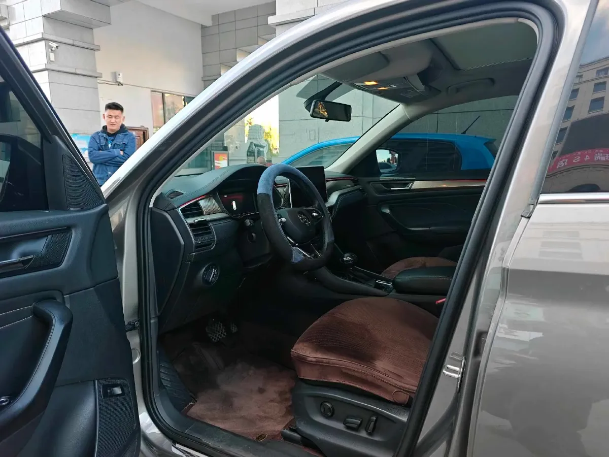 2022 Skoda Kodiak 2.0T 186HP L4 7DCT,autocango,china used car exporter,china ev exporter,chinese used car exporter,chinese used ev exporter