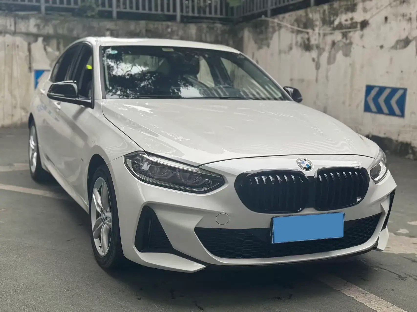 2022 BMW 1 thumbnail 3