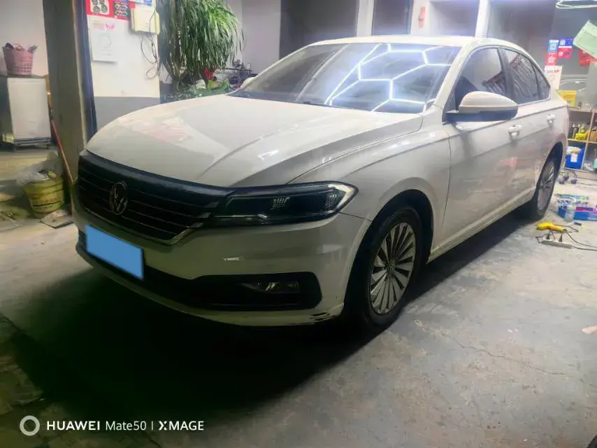 2021 VOLKSWAGEN LAVIDA view 1