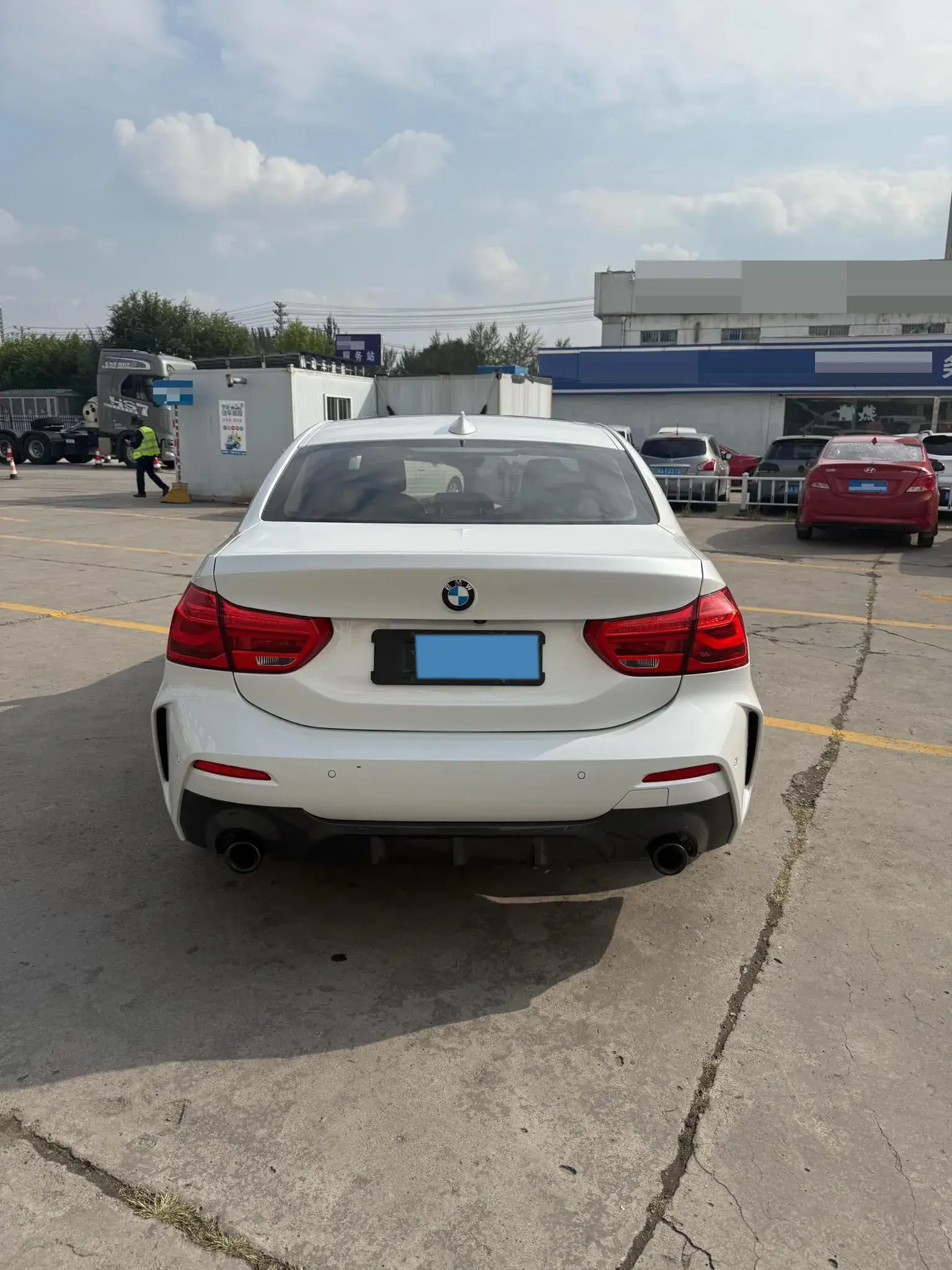 2022 BMW 1 thumbnail 4