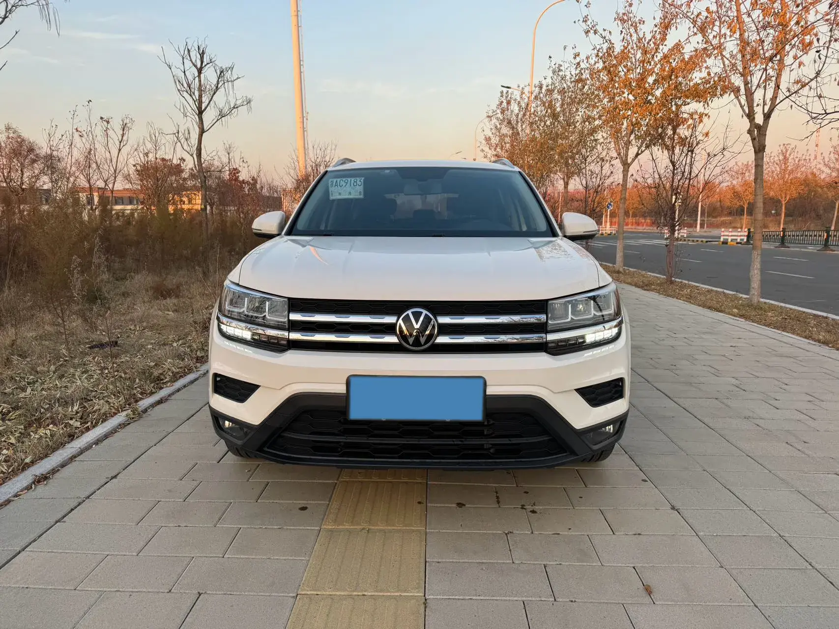 2021 VOLKSWAGEN THARU thumbnail 2