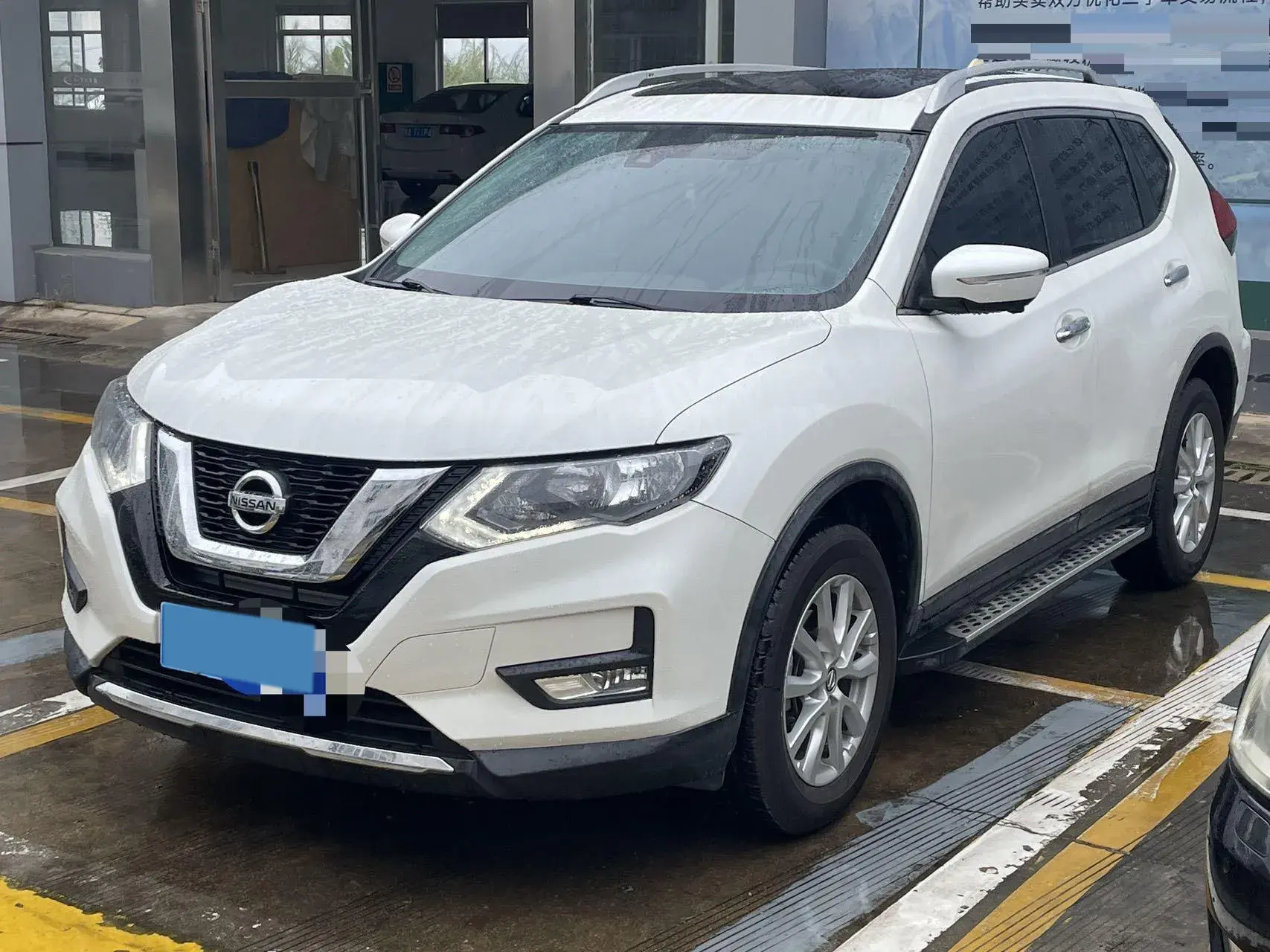2019 NISSAN X-TRAIL view 1