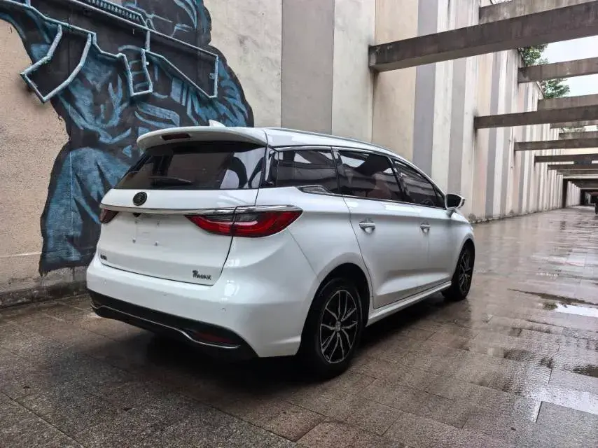 2018 BYD SONG thumbnail 3