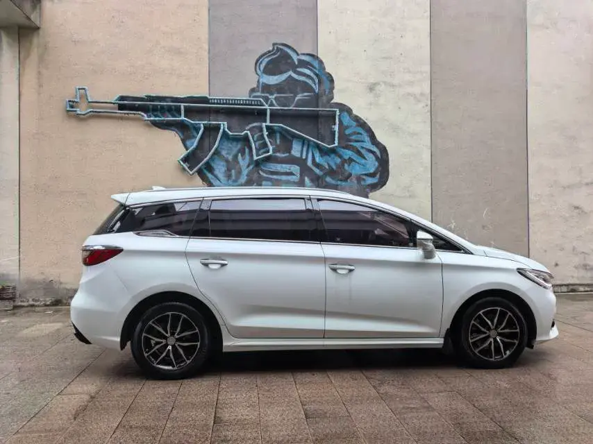 2018 BYD SONG thumbnail 2