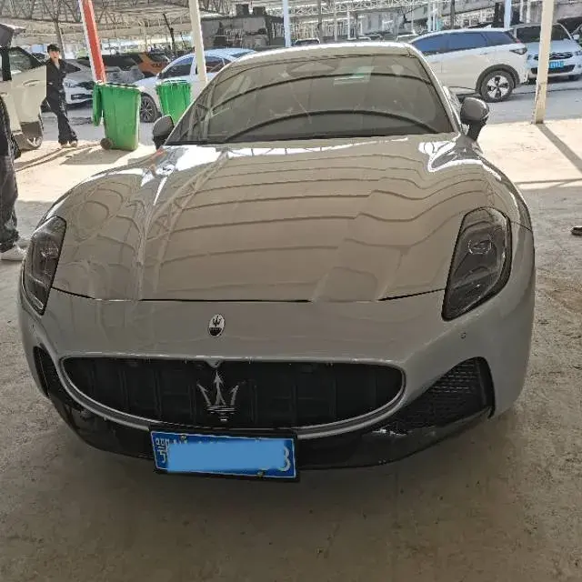 2023 MASERATI LEVANTE thumbnail 2