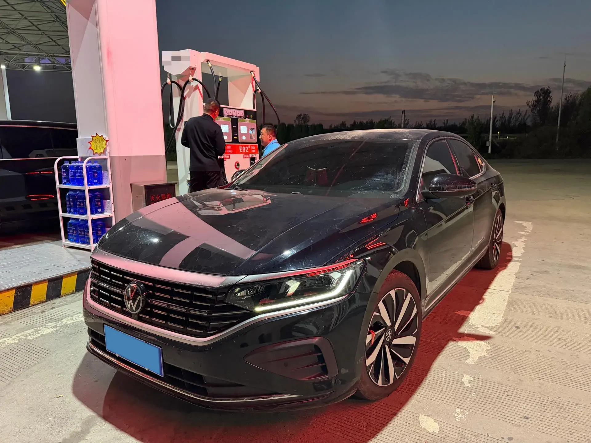 2024 VOLKSWAGEN PASSAT view 1