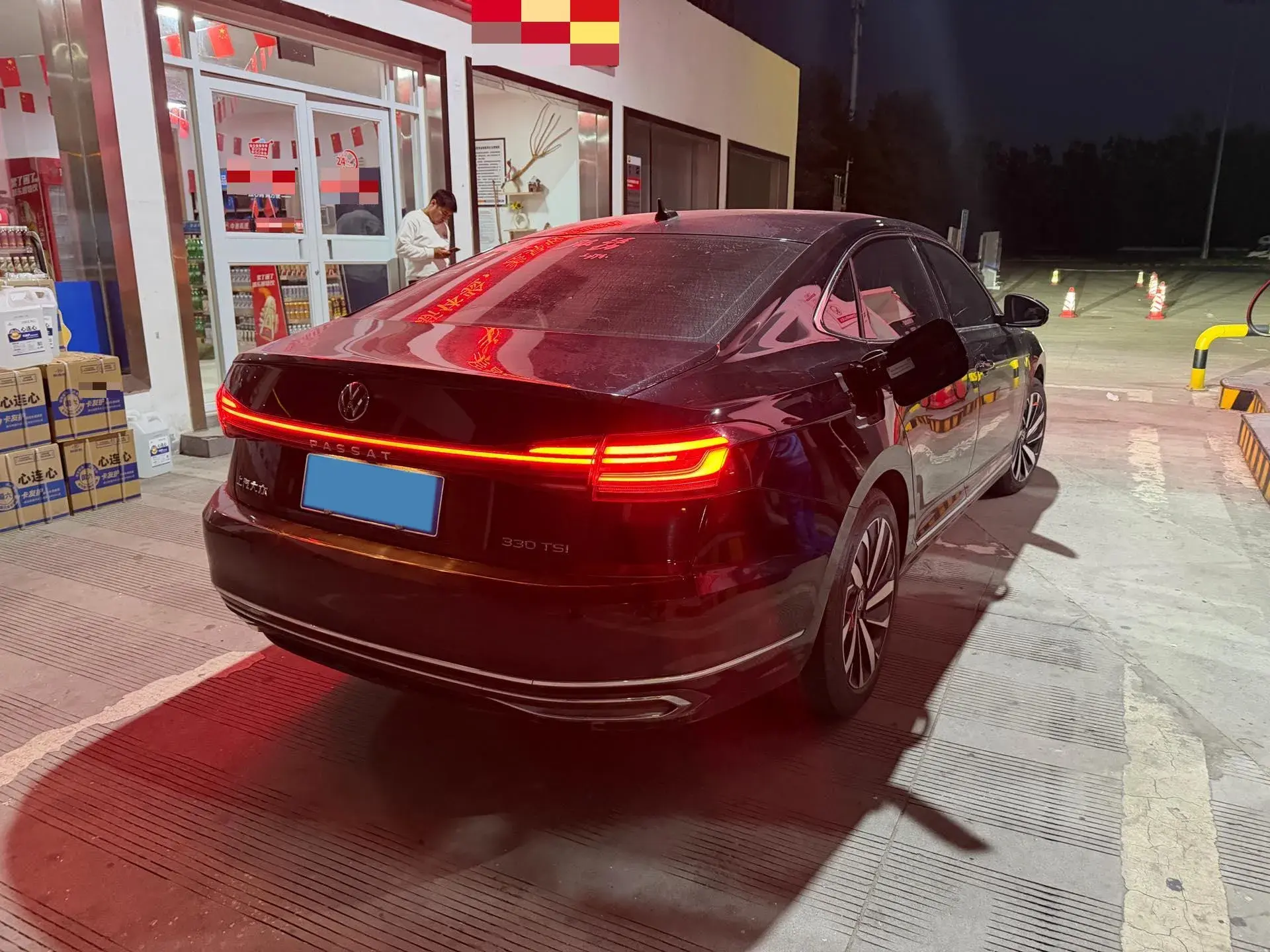 2024 VOLKSWAGEN PASSAT thumbnail 3