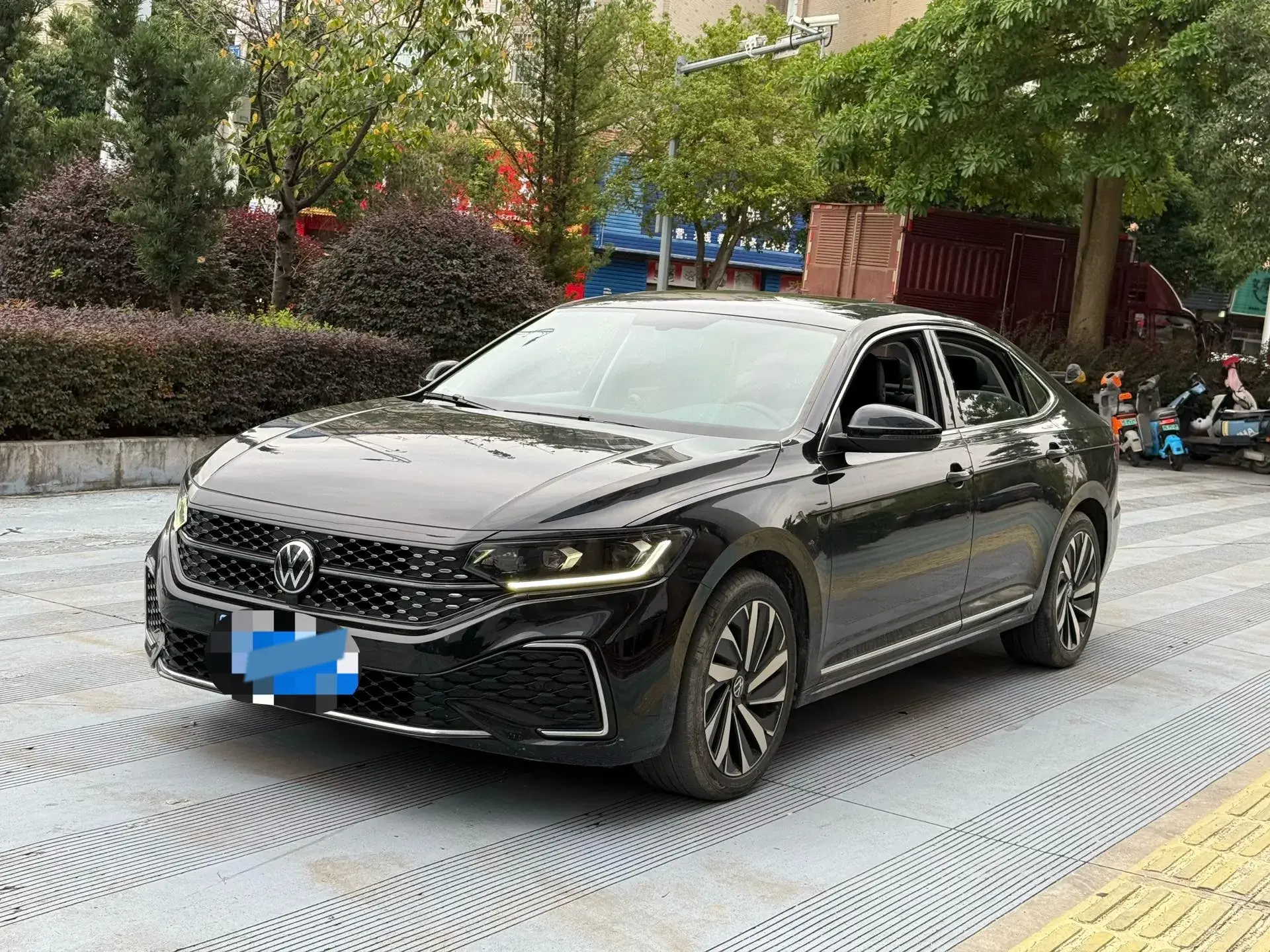 2021 VOLKSWAGEN PASSAT view 1