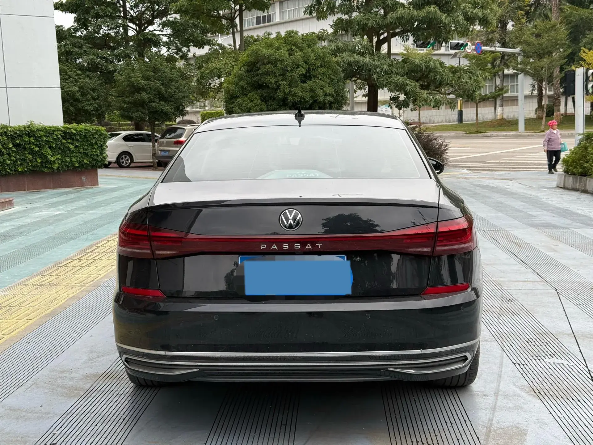 2021 VOLKSWAGEN PASSAT thumbnail 4