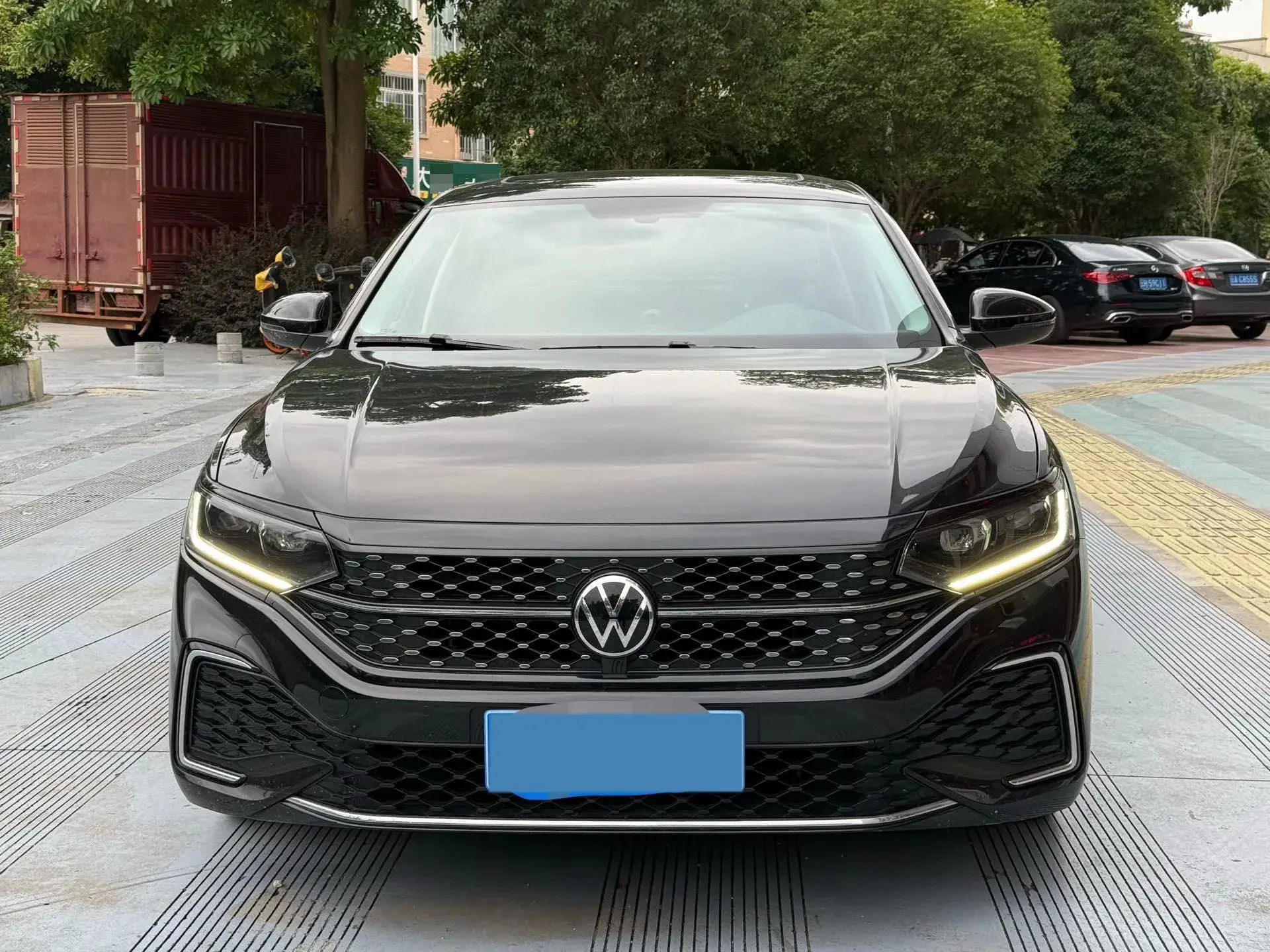 2021 VOLKSWAGEN PASSAT thumbnail 2