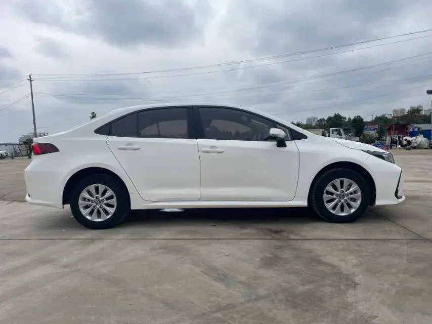 2021 TOYOTA COROLLA thumbnail 3