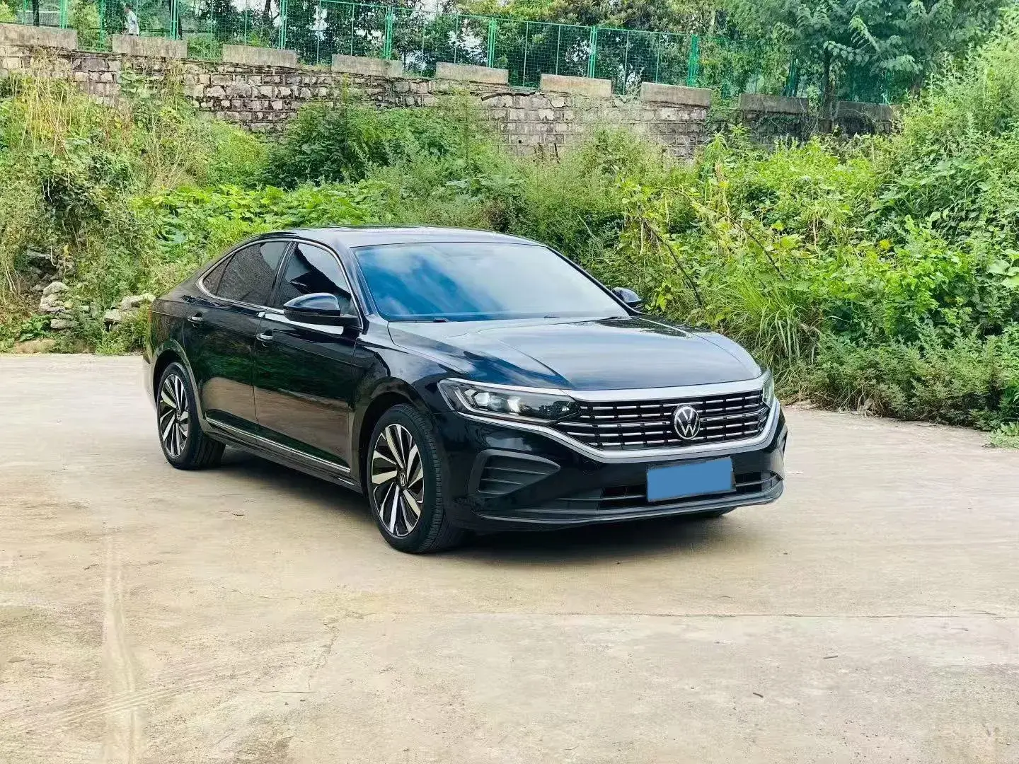 2022 VOLKSWAGEN PASSAT thumbnail 2