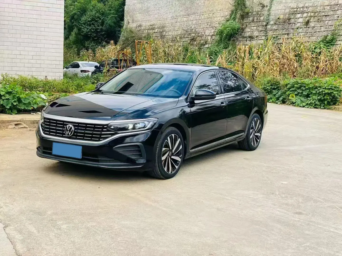 2022 VOLKSWAGEN PASSAT view 1