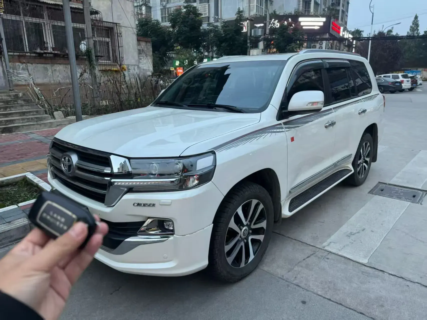 2019 CHEVROLET TRAX view 1