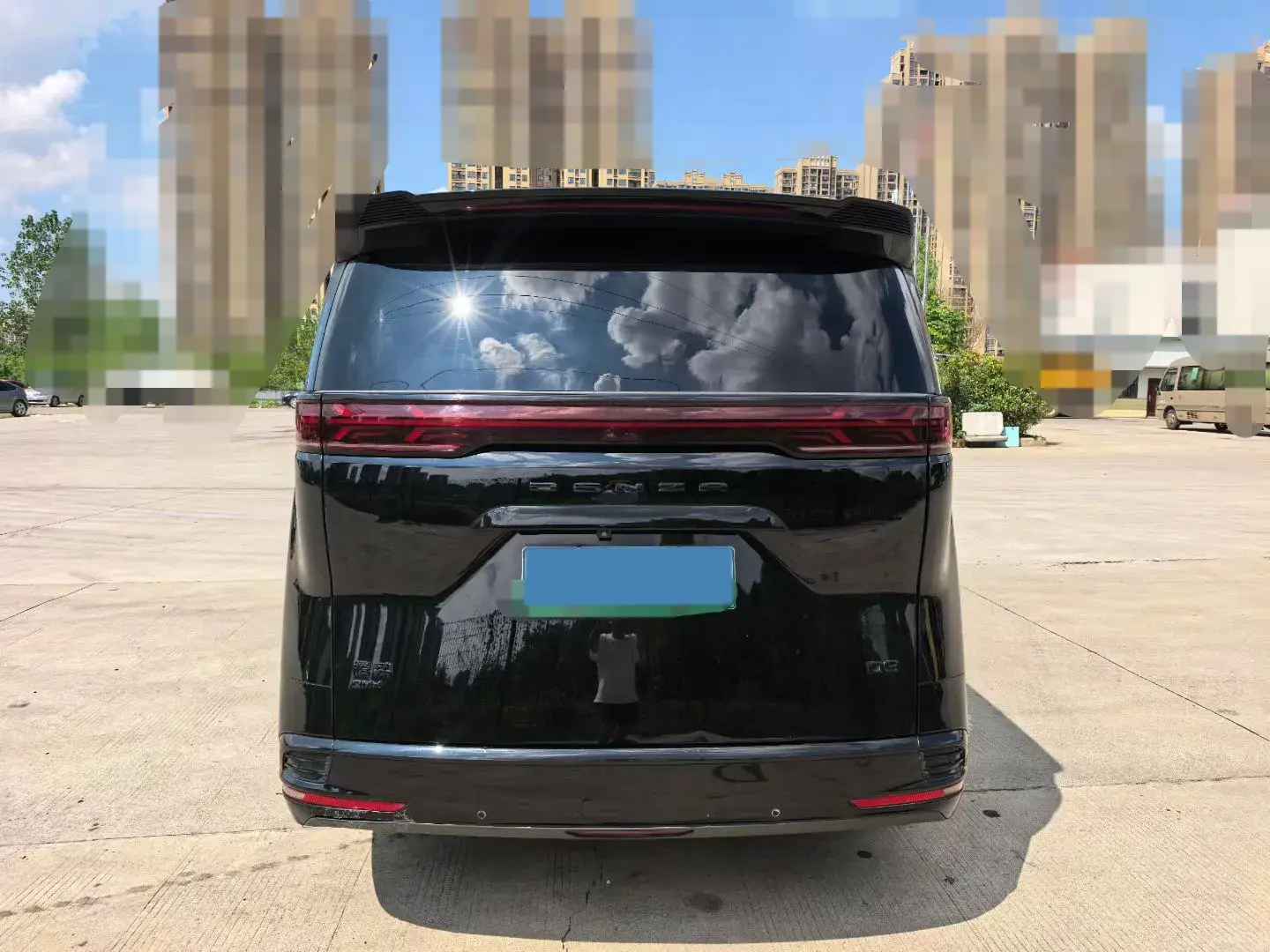 2022 DENZA D9 thumbnail 4