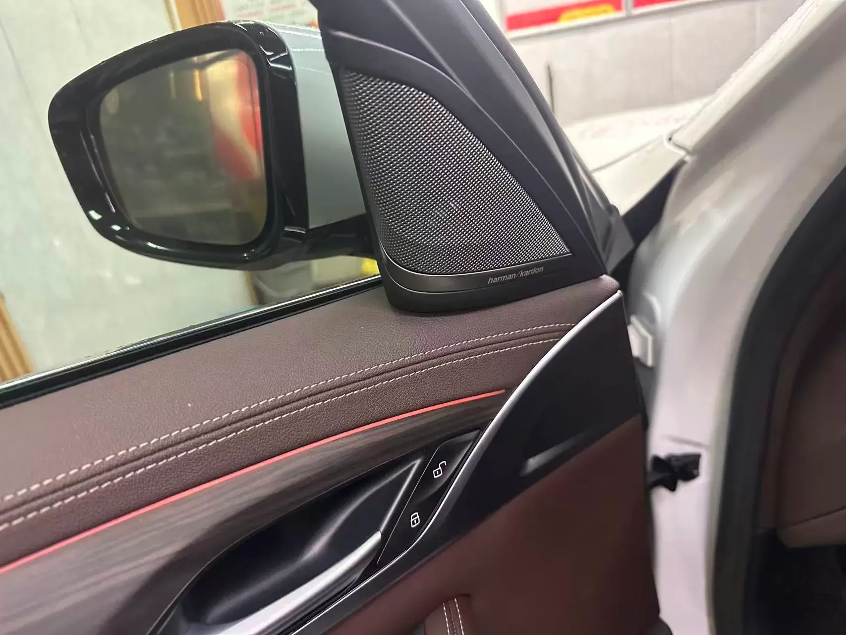 2020 BMW 5 thumbnail 4