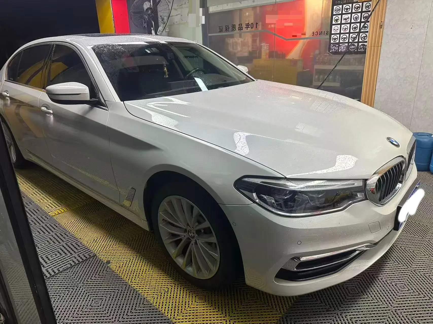 2020 BMW 5 thumbnail 3