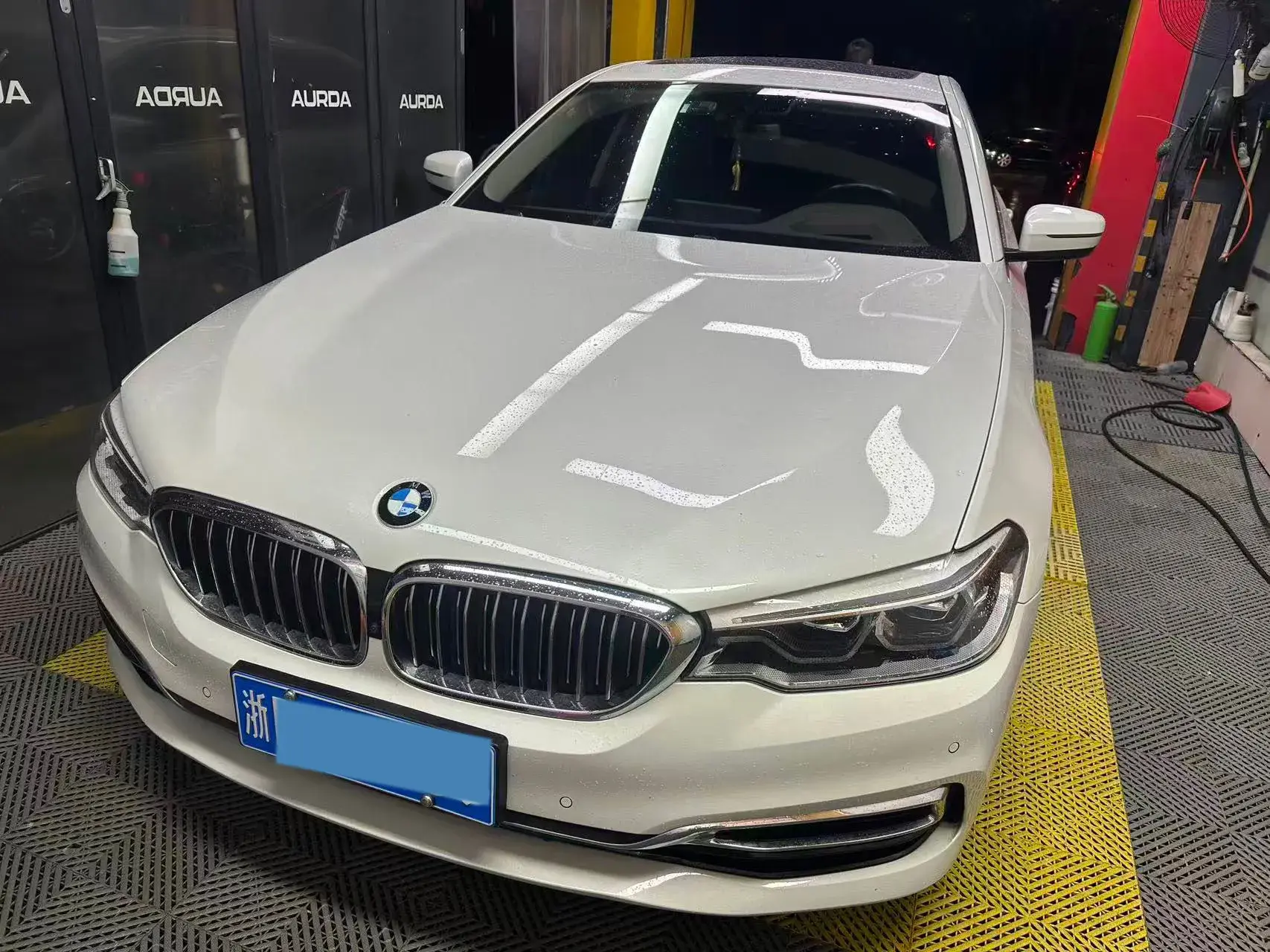 2020 BMW 5 thumbnail 2
