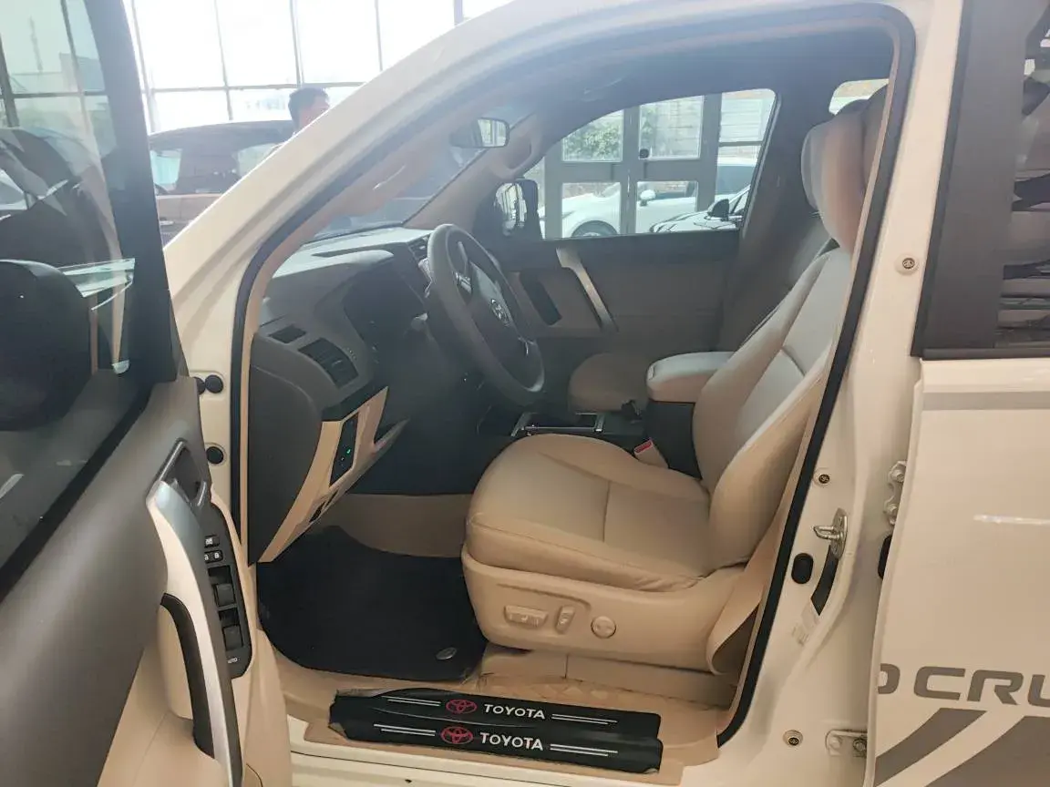 2018 TOYOTA LAND thumbnail 4