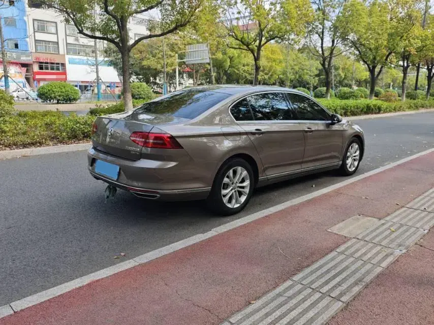 2018 VOLKSWAGEN MAGOTAN thumbnail 2