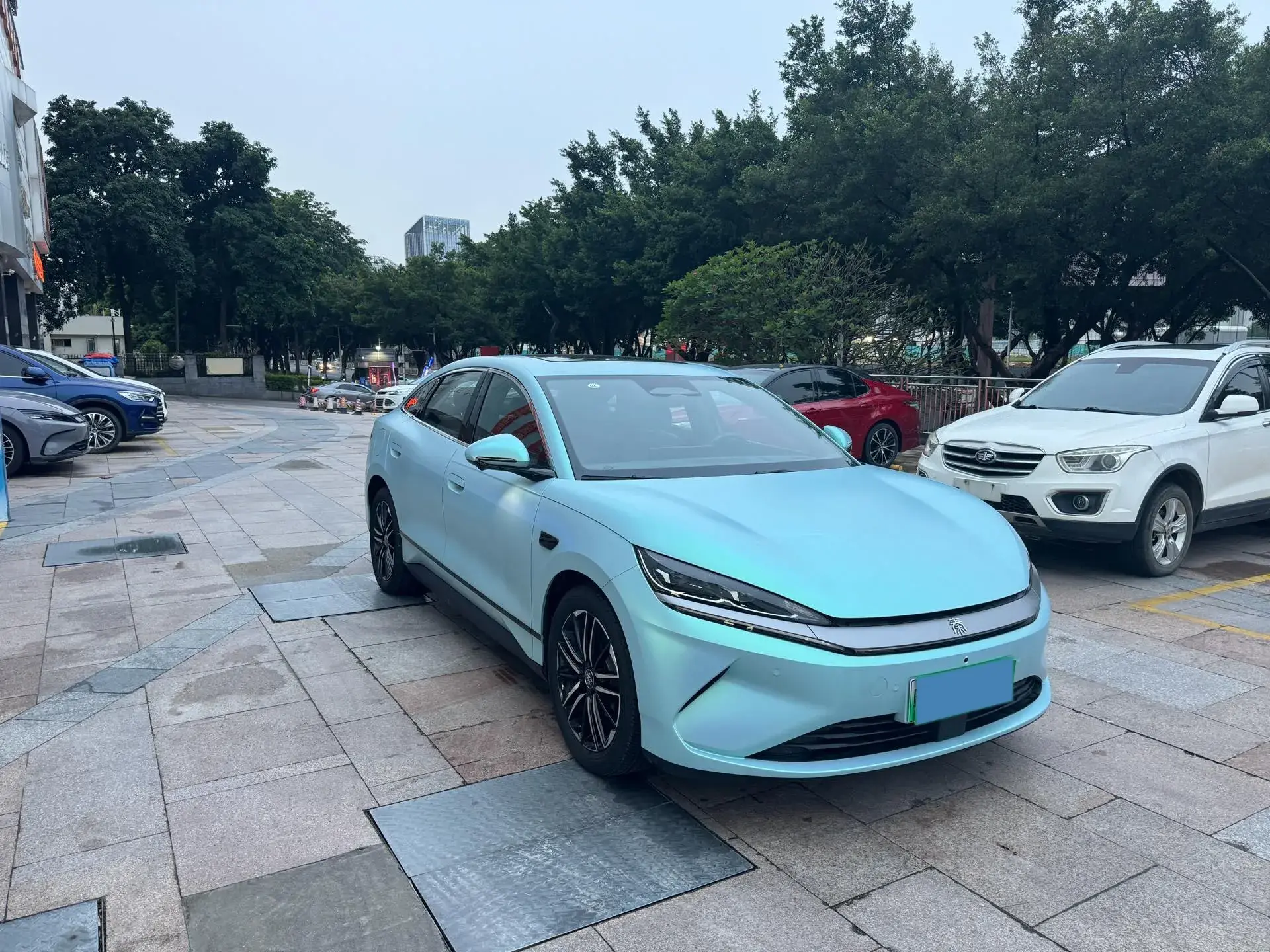 2025 BYD QINL thumbnail 3