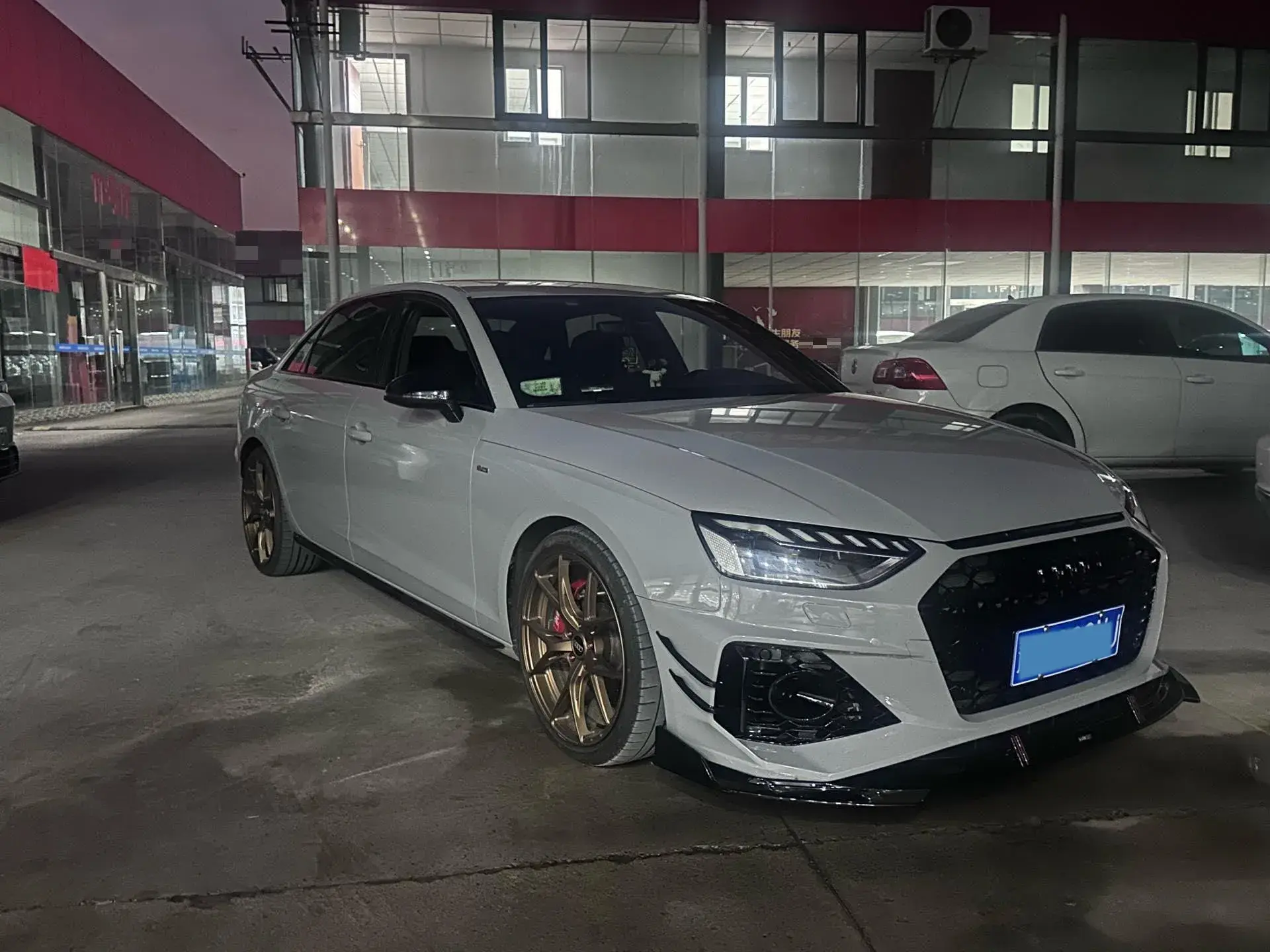 2023 AUDI A4L thumbnail 3