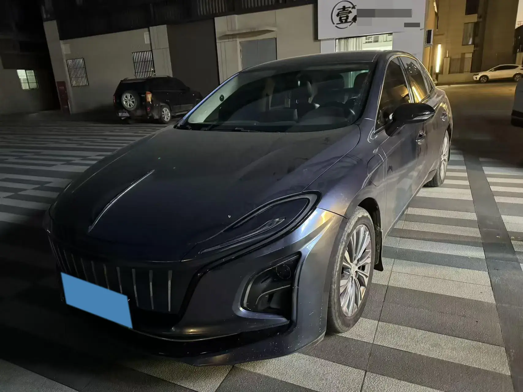 2022 HONGQI E-QM5 view 1