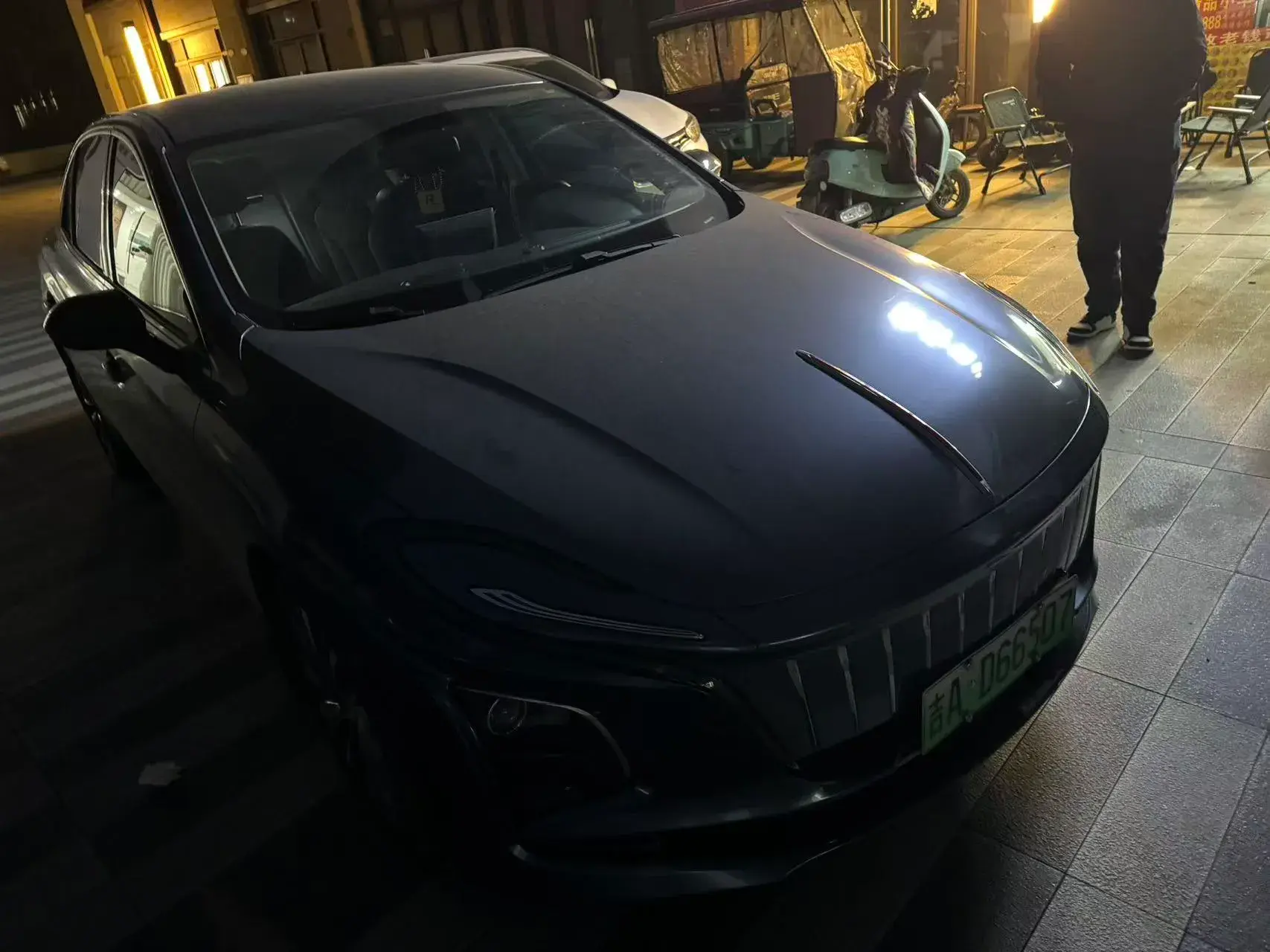 2022 HONGQI E-QM5 thumbnail 3