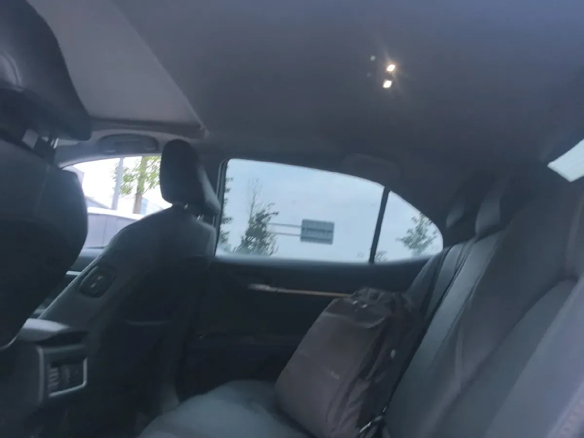 2023 Toyota Camry 2.0L 177HP L4 CVT,autocango,china used car exporter,china ev exporter,chinese used car exporter,chinese used ev exporter