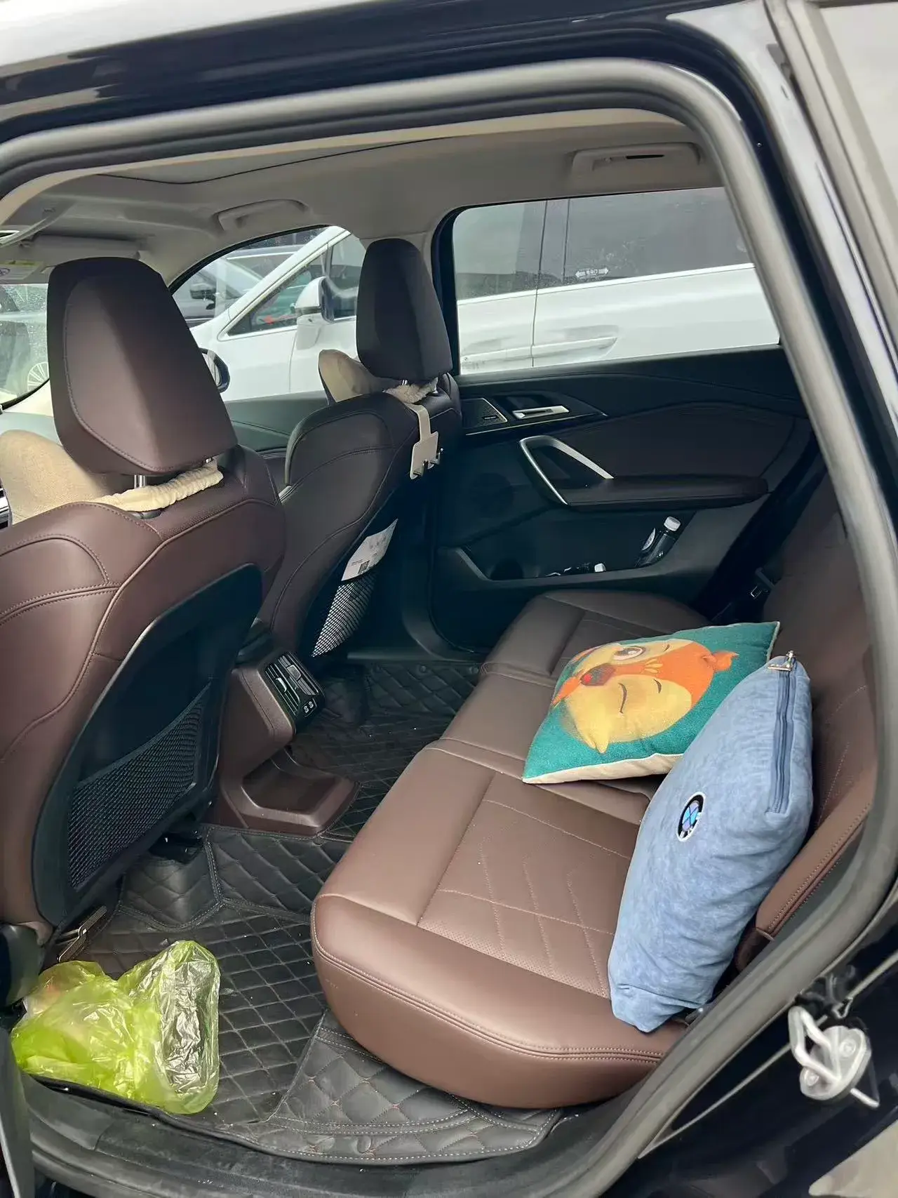 2023 BMW X1 thumbnail 4