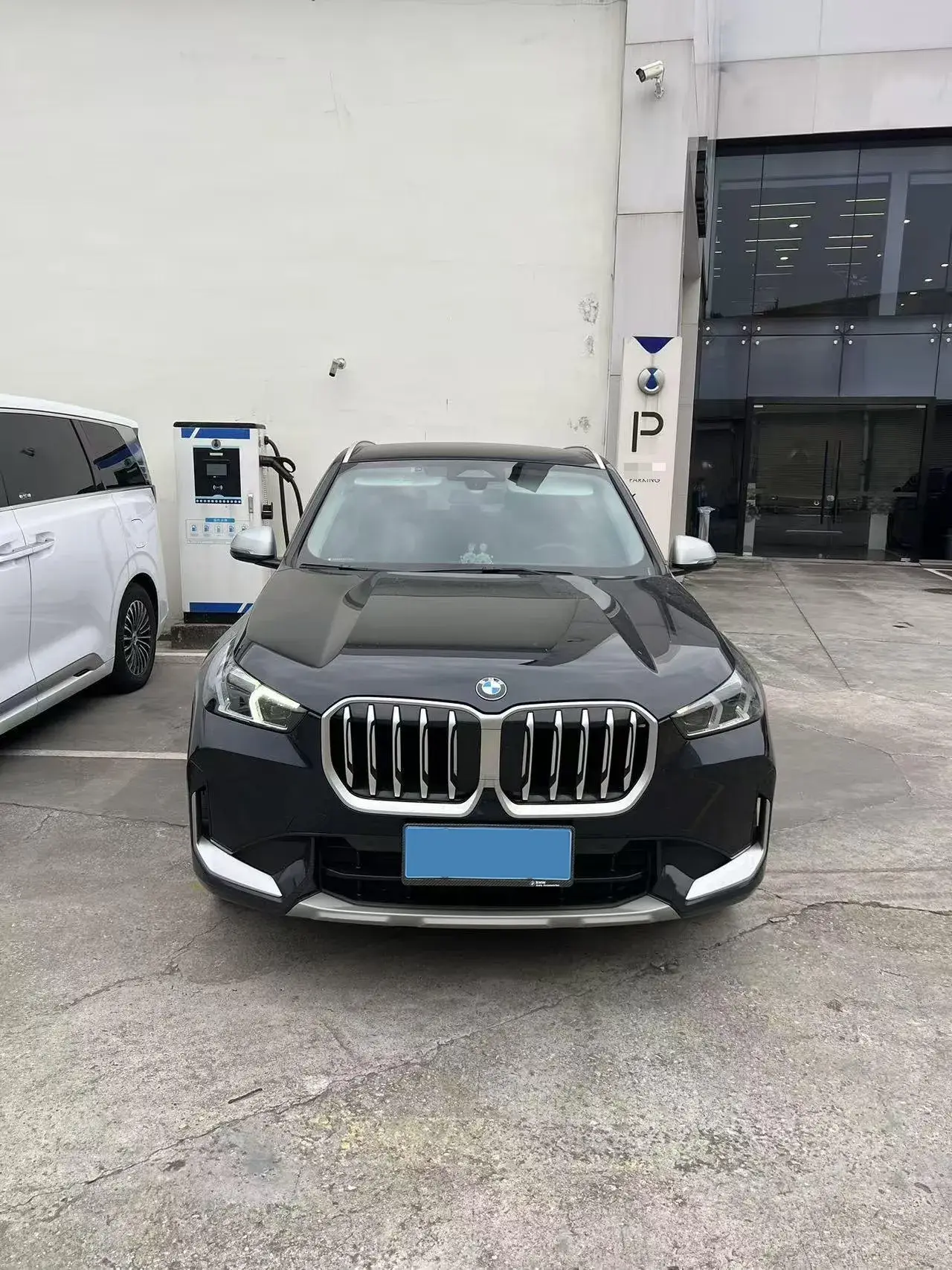 2023 BMW X1 thumbnail 2