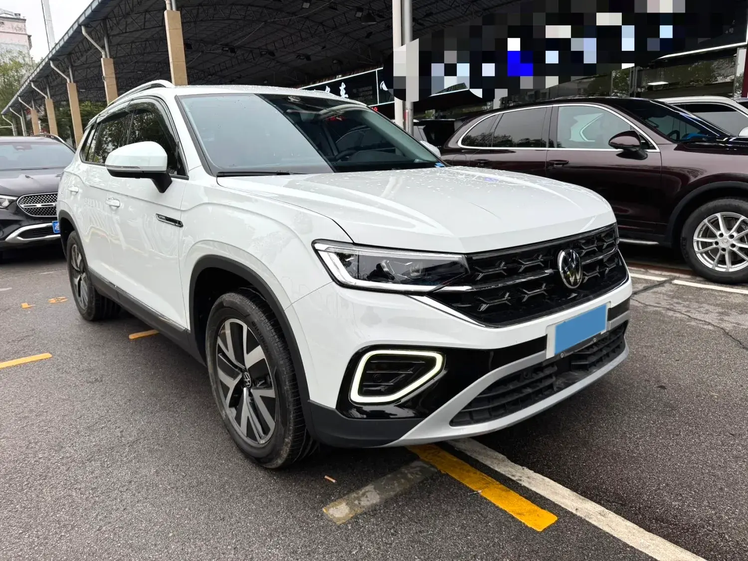 2023 VOLKSWAGEN TAYRON thumbnail 3