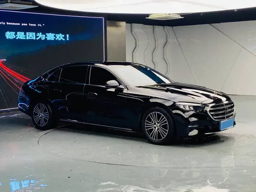 2025 MERCEDES-BENZ E thumbnail 2