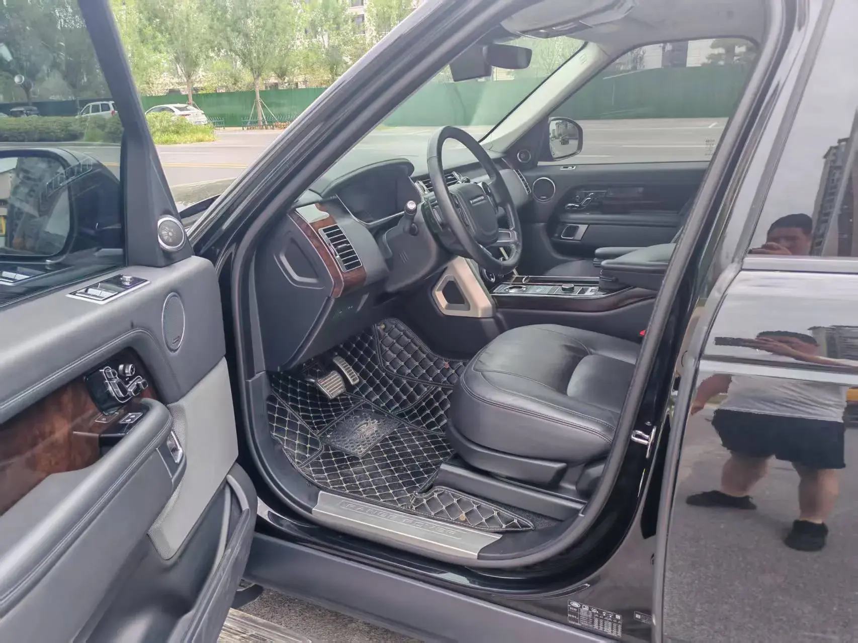 2022 LAND ROVER thumbnail 3