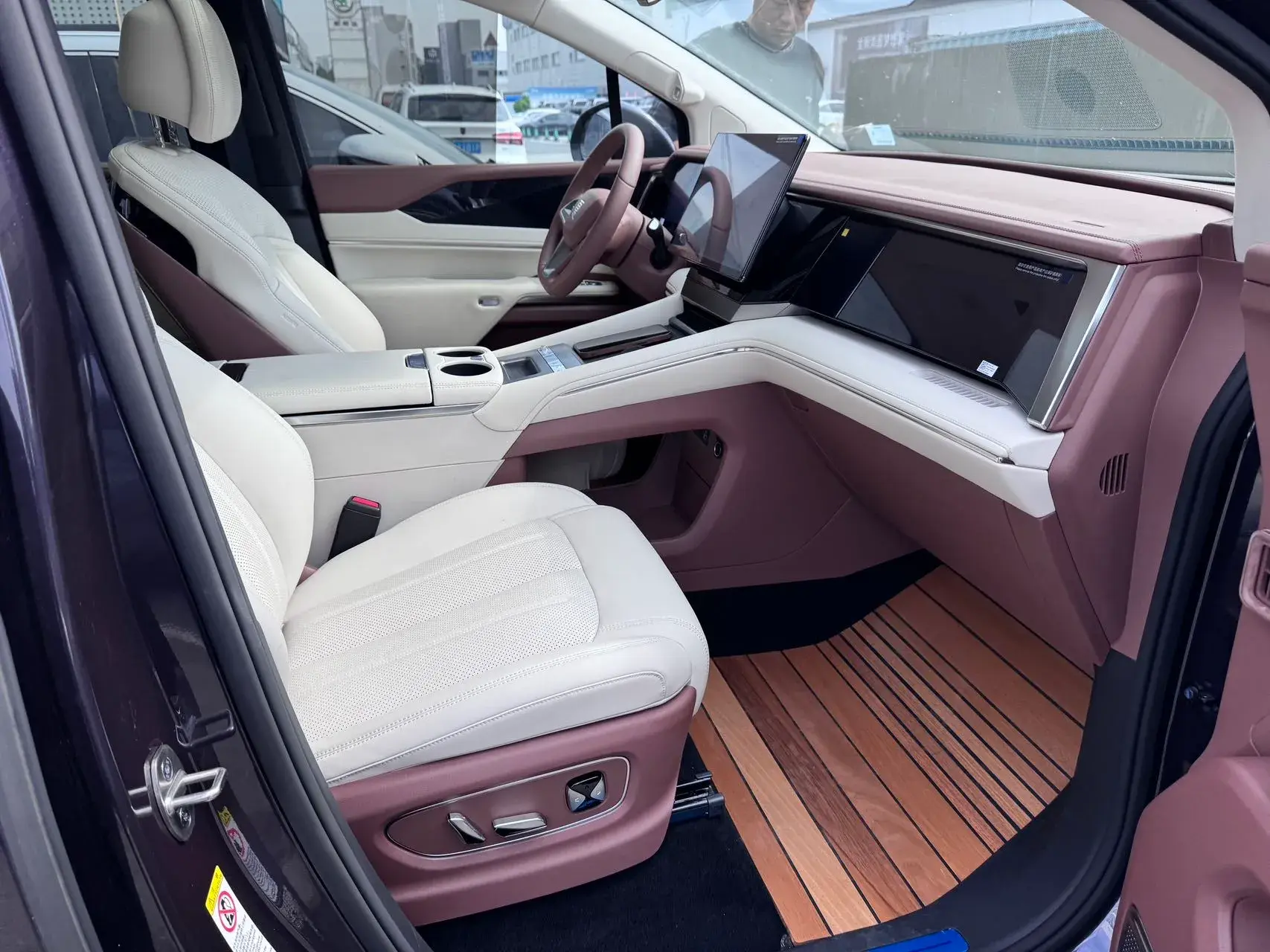 2025 BYD XIA thumbnail 4