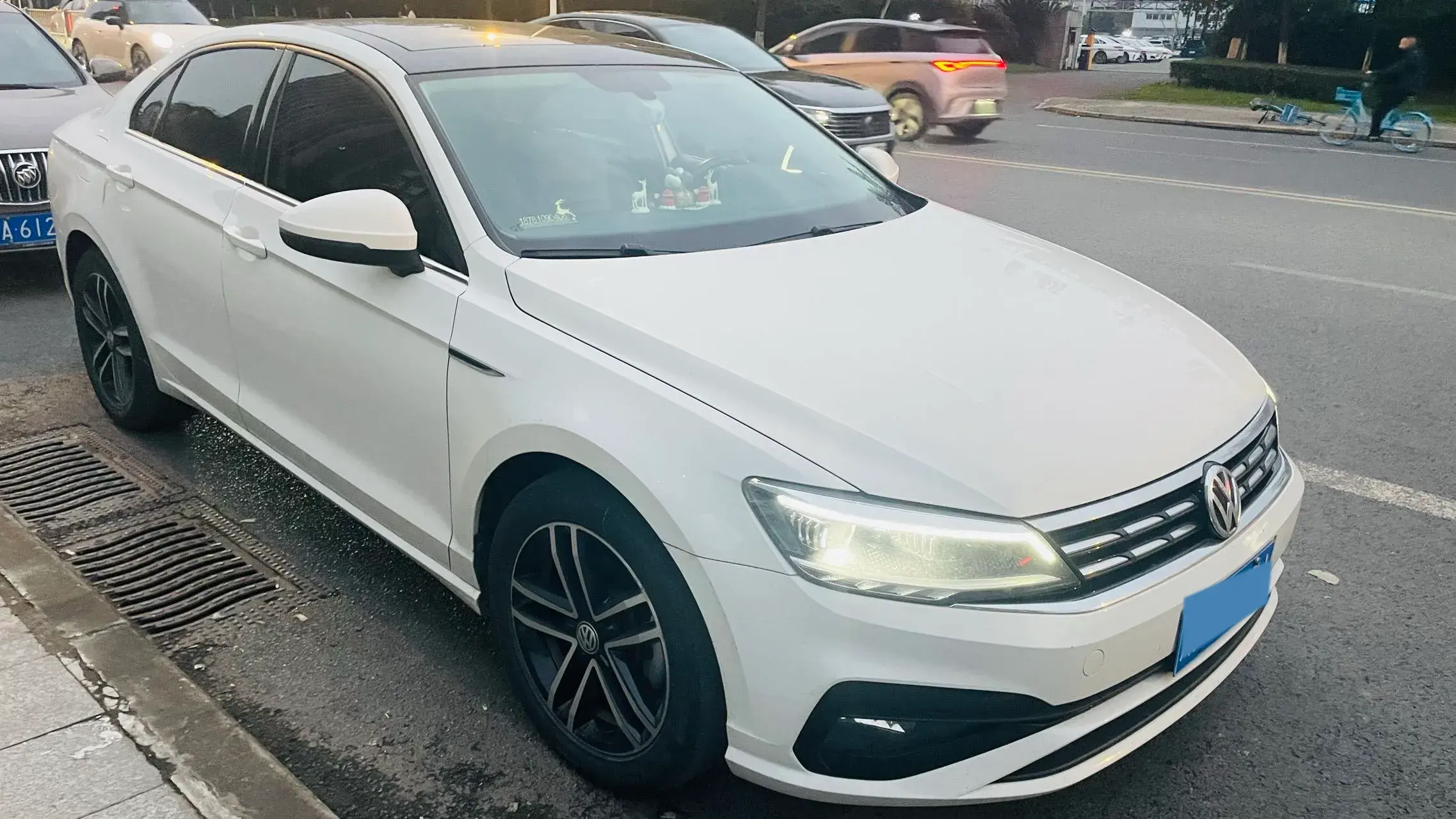 2021 VOLKSWAGEN LAMANDO thumbnail 3